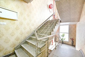 Fabhotel Royal Mountain