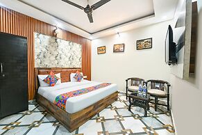 Fabhotel Royal Mountain