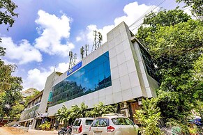 Fabhotel Veera Residency