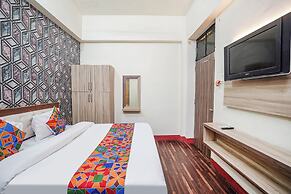 Fabhotel Triweni Palace