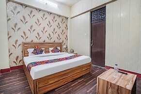 Fabhotel Triweni Palace