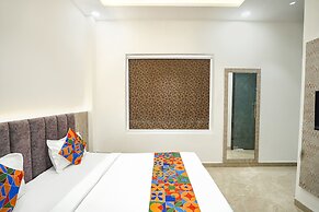 Fabhotel Mahalaxmii Grand