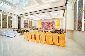 Fabhotel Mahalaxmii Grand