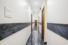 Fabhotel Riza International