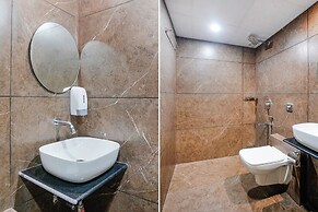 Fabhotel Riza International