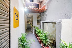 Fabhotel Riza International