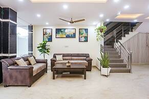 Fabhotel Taugan Inn