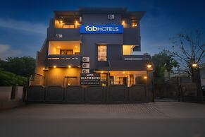 Fabhotel Villa The Suites