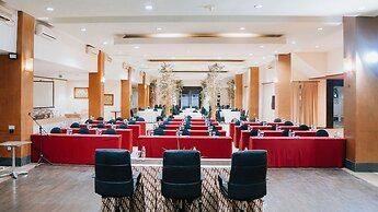 Tuwuh Hotel at Kayutangan