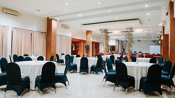 Tuwuh Hotel at Kayutangan