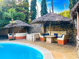 Diani Campsite & Cottages