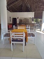 Diani Campsite & Cottages