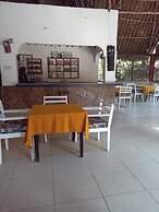 Diani Campsite & Cottages