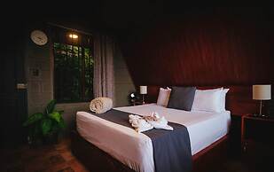 Yarumo Lodge Río Celeste Black Chalets