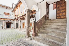 TRAVELER'S HOUSE