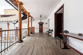 TRAVELER'S HOUSE