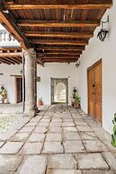 TRAVELER'S HOUSE