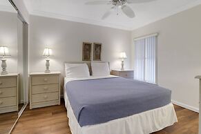 21400 Bay Village Dr 204