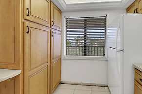 21400 Bay Village Dr 204