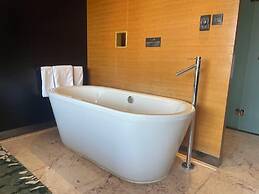 HENTIQUE RESORT TIANMU LAKE