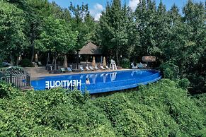 HENTIQUE RESORT TIANMU LAKE