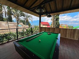 Villa 4-BR Klub Bunga No. 10 Batu Malang