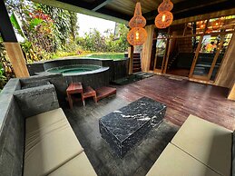 Villa 4-BR Klub Bunga No. 10 Batu Malang