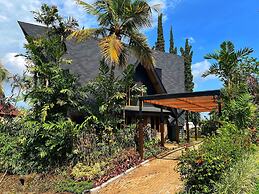 Villa 4-BR Klub Bunga No. 10 Batu Malang