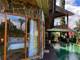 Villa 4-BR Klub Bunga No. 10 Batu Malang