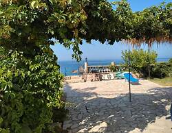 Magic Ionian Apartments & Rooms