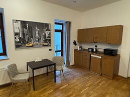Cosy Studio With Terrace Near Florenc