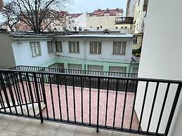 Cosy Studio With Terrace Near Florenc