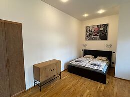 Cosy Studio With Terrace Near Florenc