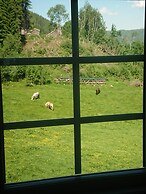 Cozy Cabin Retreat in Scenic Valley, E6 South of Trondheim