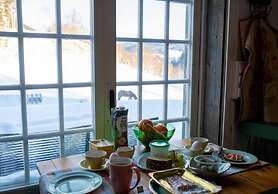 Cozy Cabin Retreat in Scenic Valley, E6 South of Trondheim