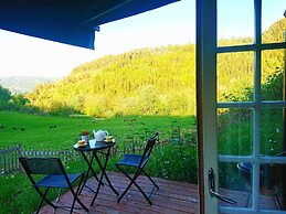 Cozy Cabin Retreat in Scenic Valley, E6 South of Trondheim