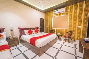 Shiv Rudraksh Resort - Near Assi Ghat