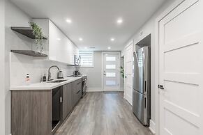 GLOBALSTAY Modern Basement In DT Toronto