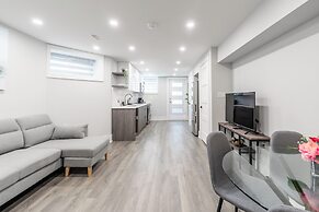 GLOBALSTAY Modern Basement In DT Toronto