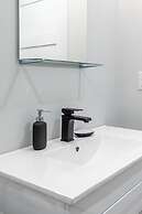 GLOBALSTAY Modern Basement In DT Toronto