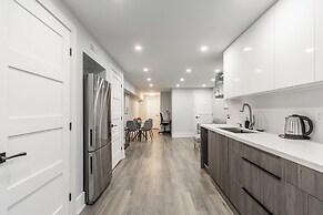 GLOBALSTAY Modern Basement In DT Toronto