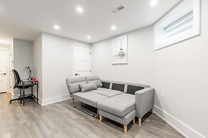 GLOBALSTAY Modern Basement In DT Toronto