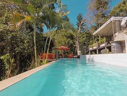 Banana Leaf Eco Hostel