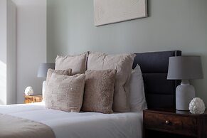 Spacious 4 bed flat in Chelsea