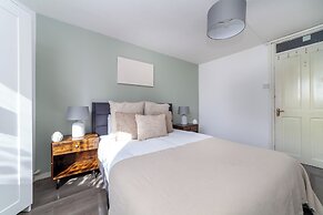 Spacious 4 bed flat in Chelsea