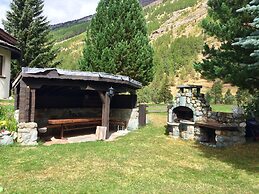 Chalet in Saas Fee Near Ski Slopes