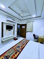 Hotel Aaarav Grand - Mathura Vrindavan