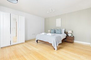 Spacious 2 Bed Apartment in Dalston