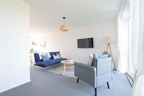 2 Bed Apartment Overlooking Water