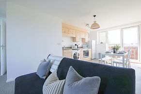 2 Bed Apartment Overlooking Water